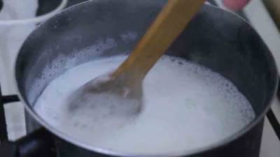 एकदा उकळवलेले दूध पुन्हा उकळवण्याची चूक करताय? होऊ शकते मोठे नुकसान!