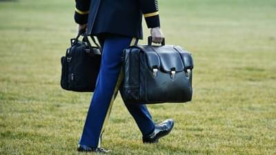 Special Story | Nuclear Football | अमेरिकन राष्ट्रपतींजवळच्या त्या न्यूक्लिअर फुटबॉलमध्ये नेमकं काय? जाणून घ्या विध्वंसक बटणाबाबत सर्वकाही