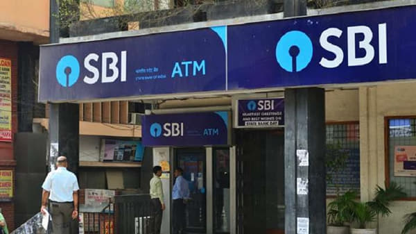 42 कोटी ग्राहकांनी SBIची भेट! आता घरबसल्या मिळवा बँकेच्या या 9 सेवा