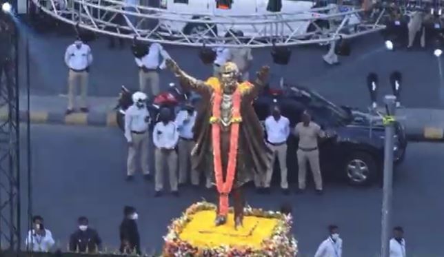 Balasaheb Thackeray Statue unveiling Live | बाळासाहेबांच्या पुतळ्याचं अनावरण, राज-उद्धव एकत्र