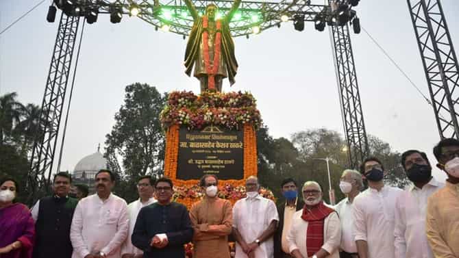 बाळासाहेबांच्या पुतळ्याचं अनावरण; उद्धव ठाकरे म्हणतात...
