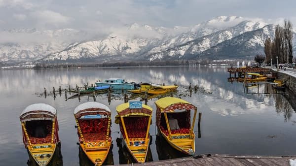 श्रीनगरला फिरायला जाताय, ही ठिकाणं नक्की पाहा