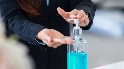 सावधान, कोरोनापासून वाचवणारं सॅनिटायझर तुमच्या मुलाला आंधळं करु शकतं, धक्कादायक खुलासा