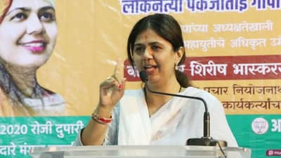 पंकजा जेव्हा मोदी सरकारलाच ओबीसींना दिलेल्या कुछ वादेंची आठवण करून देतात!