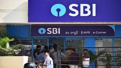 SBI ने 42 कोटी ग्राहकांना दिलं मोठं गिफ्ट, आता घर बसल्या मिळणार या 9 सुविधांचा लाभ