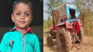 चिमुरड्याचा क्लचला धक्का लागून ट्रॅक्टर थेट विहिरीत कोसळला, तीन वर्षाच्या मुलाचा दुर्दैवी मृत्यू