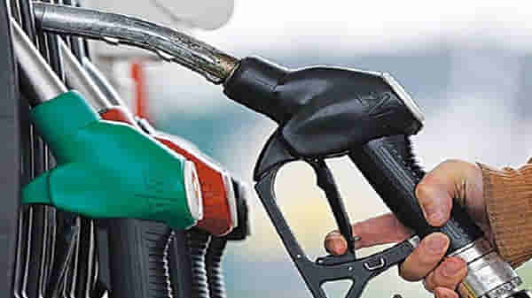 पेट्रोल-डिझेलचे दर परवडेनात, महाराष्ट्रातील नागरिकांची गुजरातच्या पेट्रोल पंपांवर धाव