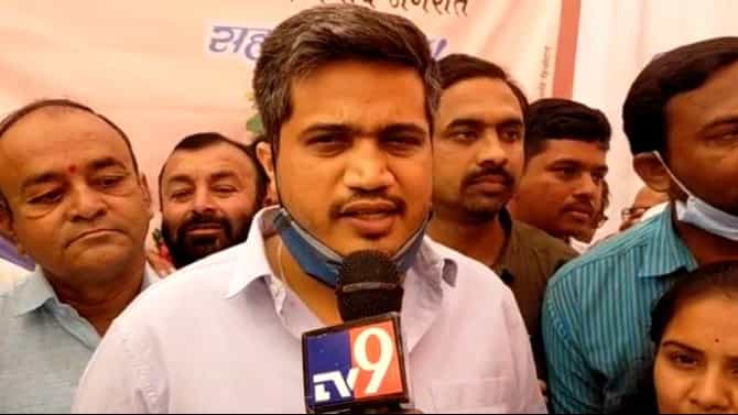 रोहित पवार का म्हणतात राजकारणात आल्यावर पन्नास टक्के केस पांढरे झाले?