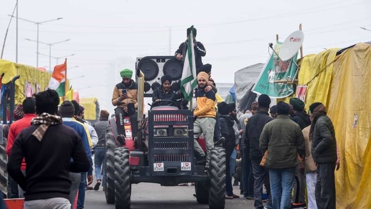 अटी आमच्या, ट्रॅक्टर रॅली तुमची, शेतकरी-दिल्ली पोलीस यांच्यात तोडगा कसा निघाला? वाचा Inside Story