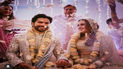 Varun Ki Shaadi PHOTO : वरुण नताशा विवाहबंधनात, पाहा लग्नाचे खास फोटो
