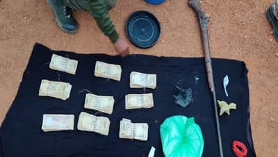 नक्षलवाद्यांना नोटबंदीच माहीत नाही? 4 लाखांच्या नोटा सापडल्या