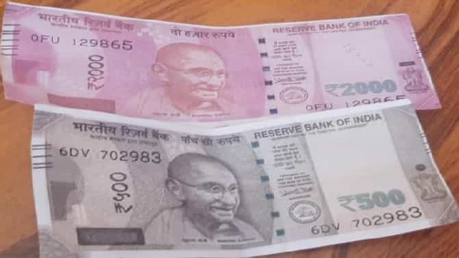 अॅमेझॉन वरुन मागवले कलर प्रिंटर, घरातच बनवत होता बनावट नोटा, पोलिसांनी ठोकल्या बेड्या