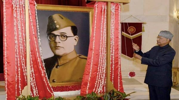 राष्ट्रपती भवनातील नेताजींच्या त्या प्रतिमेवरुन वादंग; सुभाषचंद्र बोसांऐवजी अभिनेत्याचे चित्र?