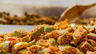 Pickle Effect | चटकदार लोणचे खाण्याची सवय पडू शकते महाग, जाणून घ्या यामुळे होणारे नुकसान...