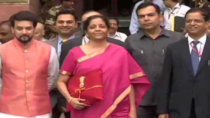 Budget 2021 : अनेक वस्तूंवरील सीमा शुल्क घटण्याची शक्यता, कोणत्या वस्तू स्वस्त होणार?