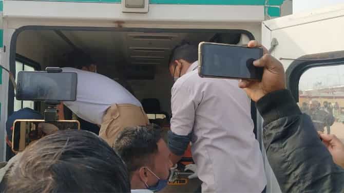प्रजासत्ताक दिनाच्या परेडसाठी उभे असलेल्या दोन पोलिसांना भोवळ; तात्काळ रुग्णालयात दाखल