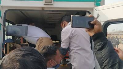 प्रजासत्ताक दिनाच्या परेडसाठी उभे असलेल्या दोन पोलिसांना भोवळ; तात्काळ रुग्णालयात दाखल