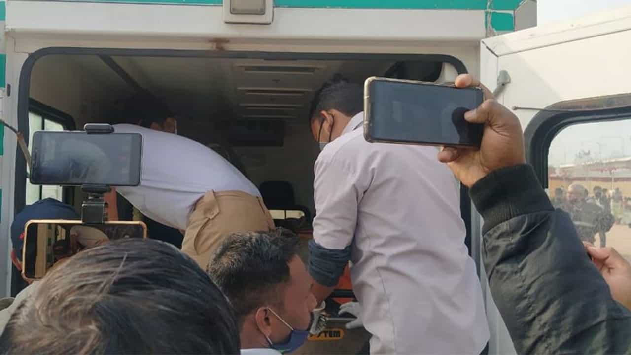 प्रजासत्ताक दिनाच्या परेडसाठी उभे असलेल्या दोन पोलिसांना भोवळ; तात्काळ रुग्णालयात दाखल
