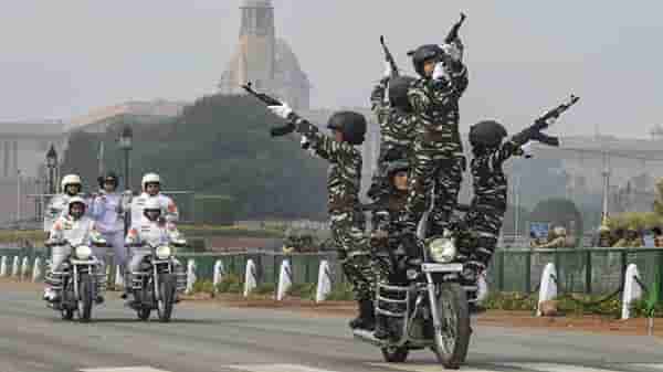Republic Day 2021 | प्रजासत्ताक दिनाच्या परेडमध्ये जवान फक्त Royal Enfield बाईक्स का वापरतात?
