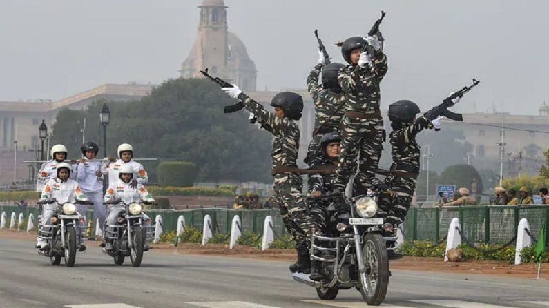 Republic Day 2021 | प्रजासत्ताक दिनाच्या परेडमध्ये जवान फक्त Royal Enfield बाईक्स का वापरतात?