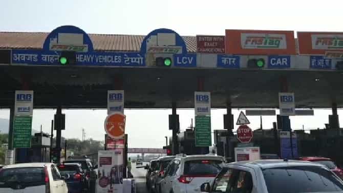 मुंबई-पुणे एक्सप्रेस वे वरील टोलवसुलीची चौकशी करुन अहवाल सादर करा, मुंबई उच्च न्यायालयाचा कॅगला आदेश