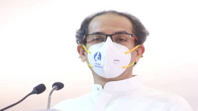 न दिसणाऱ्या शत्रू संगे युद्ध आमुचे सुरु, मुख्यमंत्र्यांकडून पोलिसांचा सार्थ अभिमान