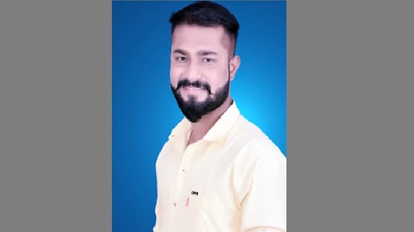 नवनिर्वाचित सदस्याचा अनोखा उपक्रम, वैयक्तिक खर्चातून ग्रामपंचायत कार्यालयाला रंगरंगोटी अन् स्वच्छता मोहीम