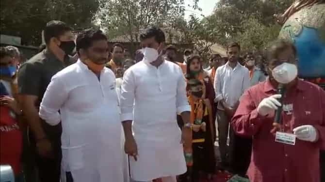 भाजपच्या कार्यक्रमात अचानक श्रीकांत शिंदे पोहोचले, म्हणाले, मनामध्ये डिस्टन्स ठेऊ नका