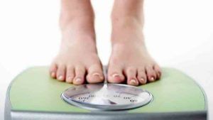 Weight Loss Tips | रात्रीच्या वेळी ‘या’ पदार्थांचे सेवन करा, वजन नियंत्रणासाठी ठरेल लाभदायी!