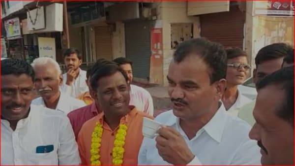 लय भारी! दत्ता भरणे चहा प्यायला रस्त्यावर थांबतात तेव्हा.....