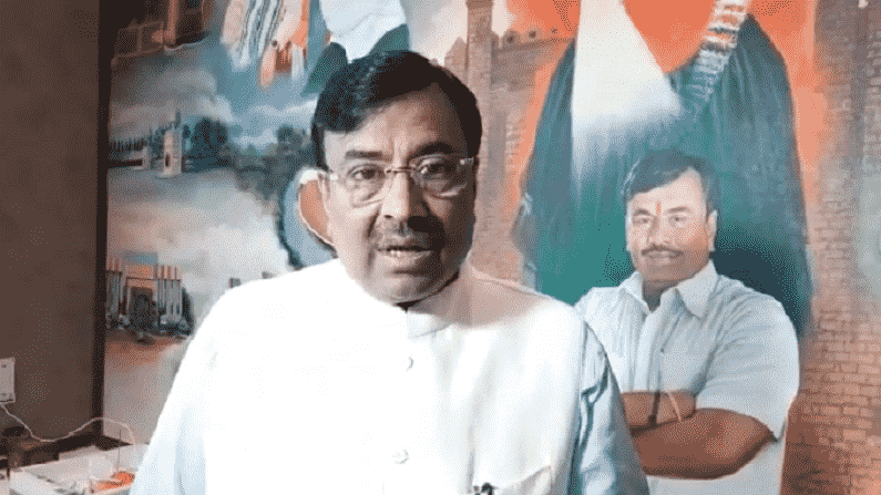 VIDEO: राज्यातील घडामोडींचा अहवाल राष्ट्रपतींकडे पाठवा; सुधीर मुनगंटीवारांचे राज्यपालांना आवाहन VIDEO: राज्यातील घडामोडींचा अहवाल राष्ट्रपतींकडे पाठवा; सुधीर मुनगंटीवारांचे राज्यपालांना आवाहन