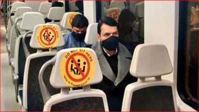 फडणवीसांचा दिल्ली मेट्रोतून प्रवास, टीका मात्र ठाकरे सरकारवर