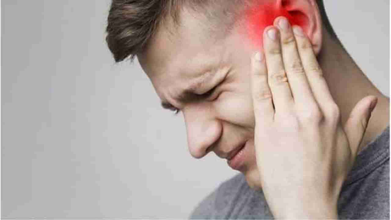 Ear Pain Causes | कान दुखीच्या त्रासाची कारणे अनेक, जाणून घ्या घरगुती उपायांबद्दल...