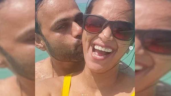 'मराठी बिग बॉस' फेम अभिनेत्री शर्मिष्ठा राऊत हिने ऑक्टोबर महिन्यात तेजस देसाईसोबत लग्नागाठ बांधली.