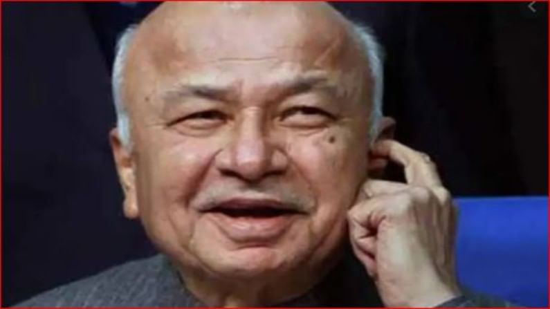 सुशीलकुमार शिंदे चुकून चुकले, काँग्रेस प्रदेशाध्यक्षपदाचं नाव फोडलं! सुशीलकुमार शिंदे चुकून चुकले, काँग्रेस प्रदेशाध्यक्षपदाचं नाव फोडलं!