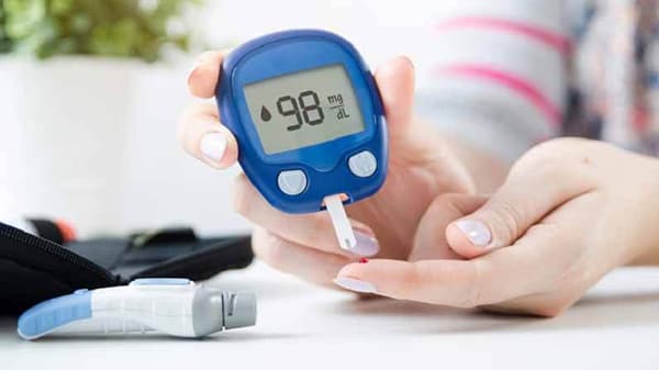 Coronavirus and Diabetes। कोरोनामुळे मधुमेहाचाही धोका, या लक्षणांकडे दुर्लक्ष करू नका