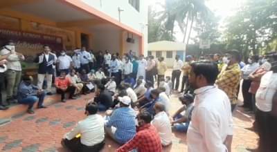 लॉकडाऊनमुळे शाळा बंद असूनही 79% फी मागणाऱ्या अल्फोन्सा स्कूलच्या मुख्याध्यापकांना पालकांनी धरले धारेवर