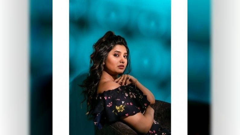 आता प्राजक्ताचा हा अंदाज चाहत्यांना घायाळ करतोय.