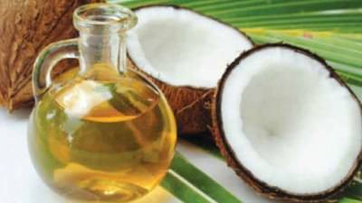Hair Care | केसांच्या आरोग्यासाठी लाभदायी नारळाचे तेल, वाचा तज्ज्ञ काय म्हणतात...