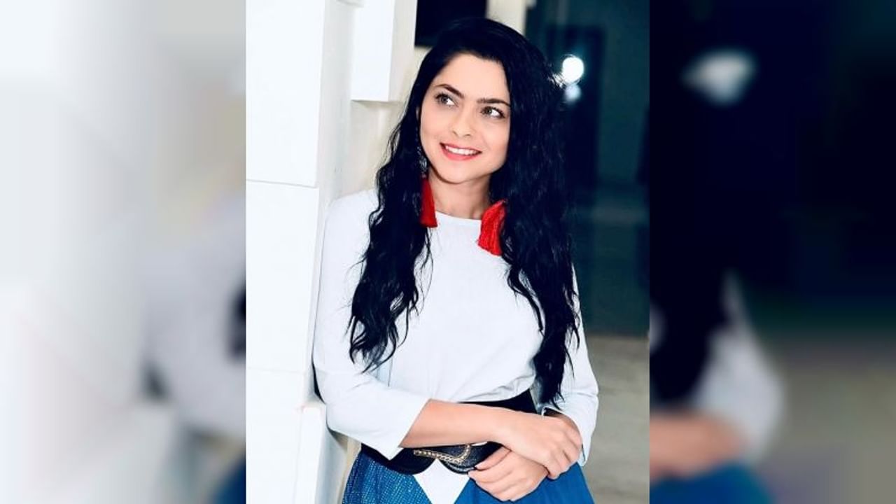 Photo : अप्सरेचा हटके अंदाज, पाहा फोटो