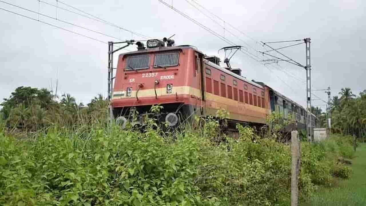 Special Trains | आता ट्रेनमध्ये मिळणार मसाज आणि शॉवरची सुविधा, पर्यटकांसाठी भारतीय रेल्वेच्या विशेष गाड्या!