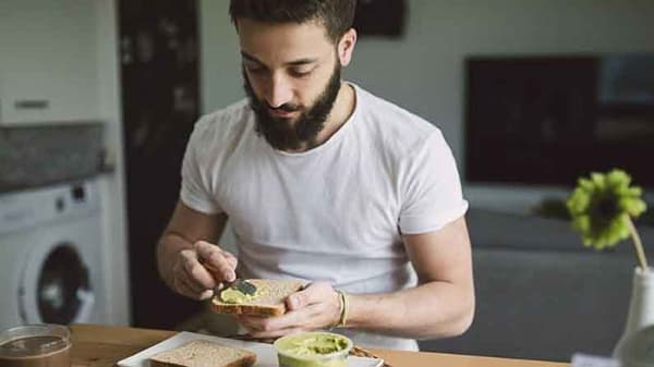 Health Tips | शिळे अन्न खाताय? सावधान! ‘या’ गंभीर समस्यांचा करावा लागू शकतो सामना...