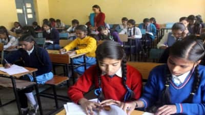 Special Story | ग्रामीण आणि शहरी विद्यार्थ्यांमध्ये ऑनलाईन शिक्षणामुळे पुसटशी रेषा!