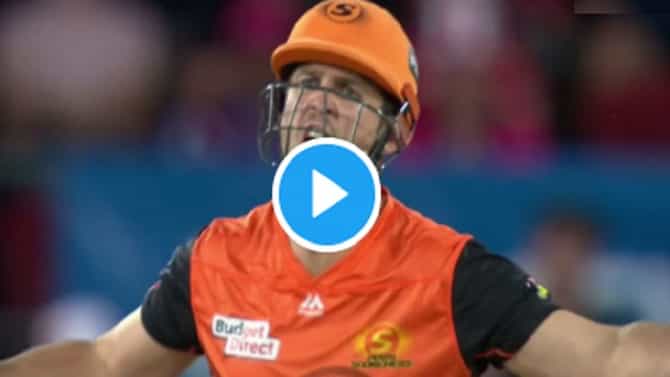 BBL 10 | चुकीच्या पद्धतीने बाद दिल्याने मिचेल मार्श संतापला, भर मैदानात अंपायरला शिवीगाळ, पाहा व्हिडीओ