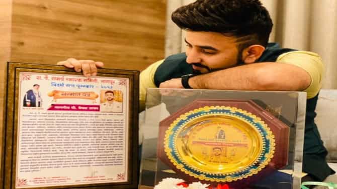 Vidarbha Ratna : सिनेसृष्टीत मराठीतील पहिला रॅपर, श्रेयश जाधव विदर्भ रत्न पुरस्काराने सन्मानित