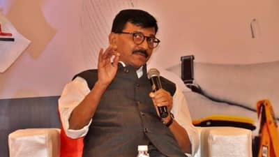 एखाद्या वावटळीत पोलीस दलाची पडझड होईल या भ्रमात कोणीच राहू नये, शिवसेनेची पहिली प्रतिक्रिया