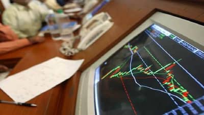 Stocks to Buy Today: बजेटच्या दिवशी या शेअर्सवर असुद्या लक्ष, बक्कळ वाढेल पैसा