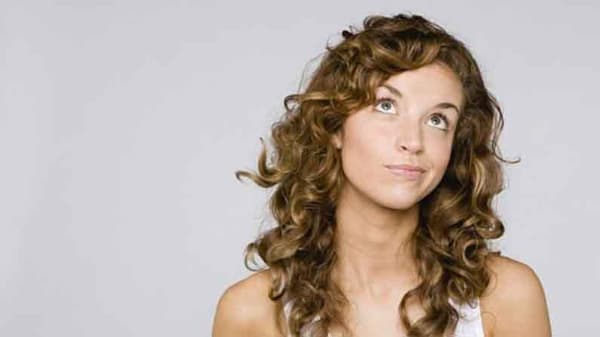 Hair Care | हिवाळ्यात कुरळ्या केसांची निगा राखताना दमछाक होतेय? ‘या’ टिप्स ट्राय करा!