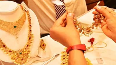 Budget 2021: बजेटचं भाषण संपताच सोने 1200 रुपयाने स्वस्त; जाणून घ्या दहा ग्रॅम सोन्याचा भाव