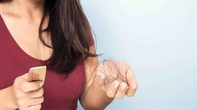 गर्भावस्थेदरम्यान का उद्भवते केस गळतीची समस्या? जाणून घ्या कारणे आणि उपाय